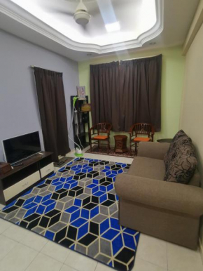 Cikgu Azue Homestay with lift 1floor security gate